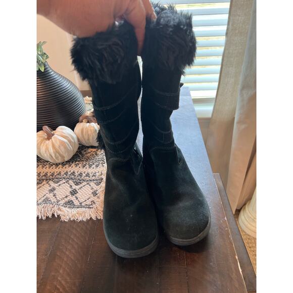 L.L.Bean size 8 black suede waterproof winter boots - Picture 2 of 5